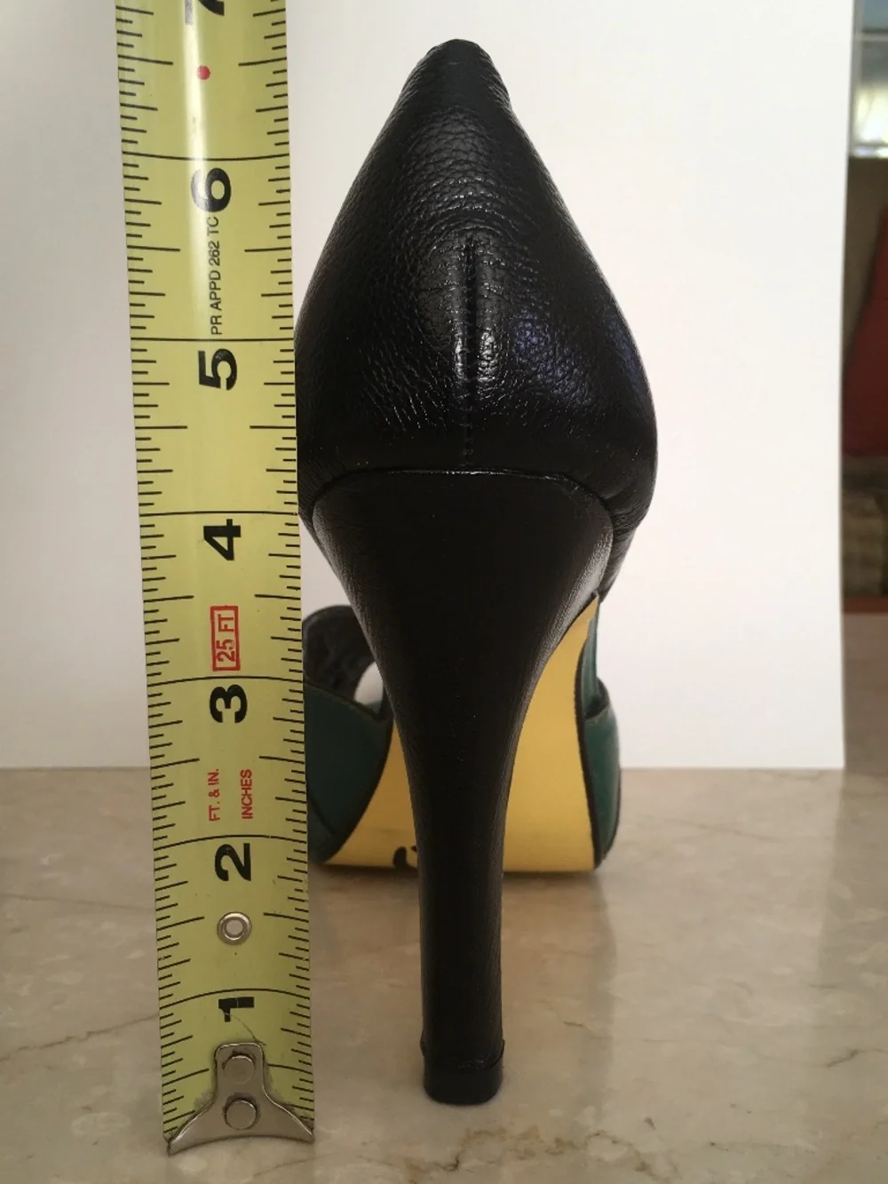 SZ 7.5 Women's Retro Green & Black Poetic Licence pumps